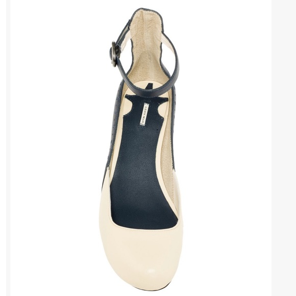 Navy and Cream Acacia Leather Pump with strap - Picture 4 of 6